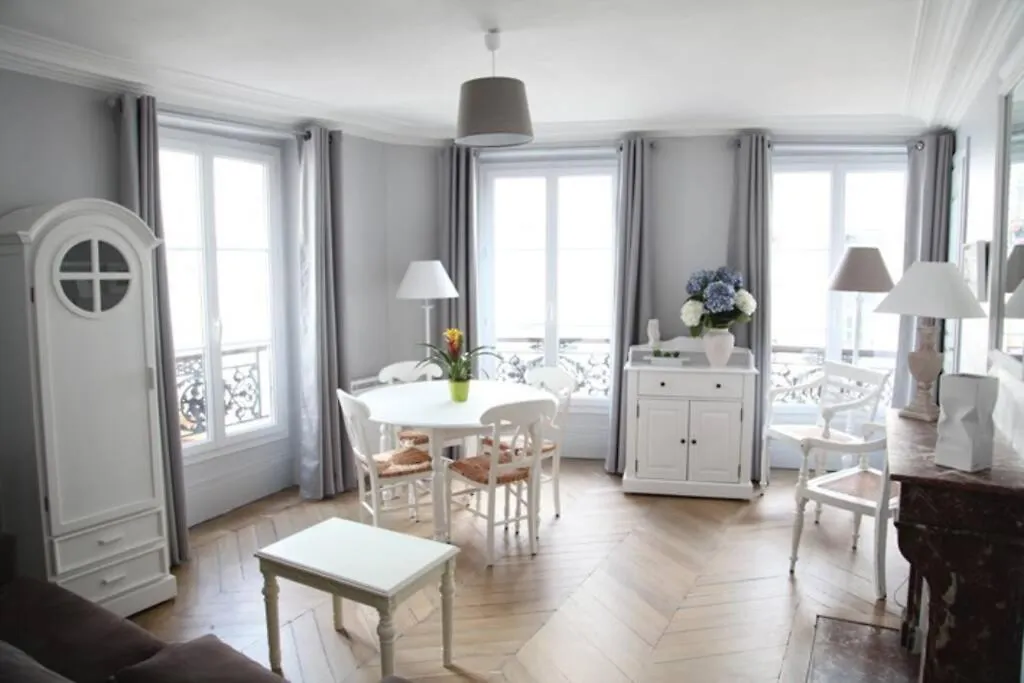 The Charming Ramey Apartment Paris